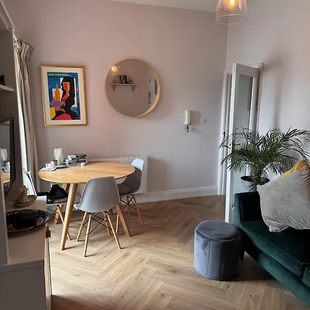 Modern Georgian شقة